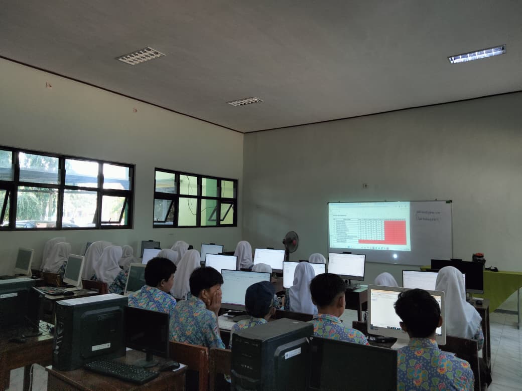 Pembelajaran Digital di SMP Negeri 1 Mantup: Inovasi untuk Meningkatkan Kualitas Belajar